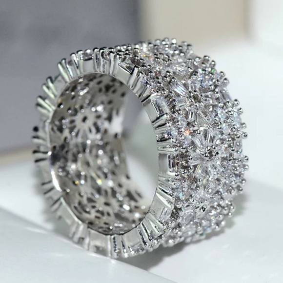 18 CT 925 STERLING SILVER DIAMOND RING - Picture 4 of 7